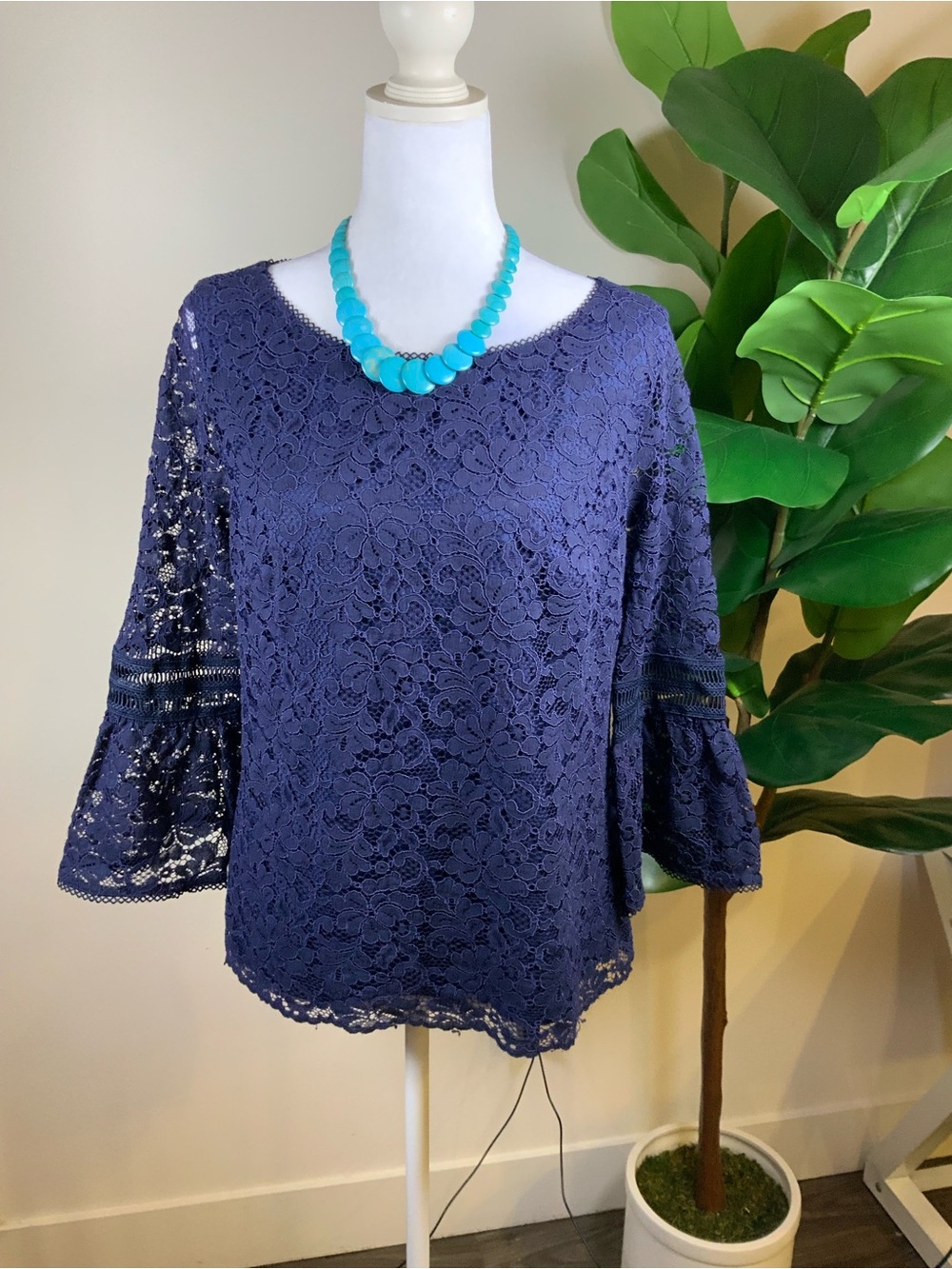Laundry By Shelli Segal Navy Floral Lace Bell-Sleeve Top